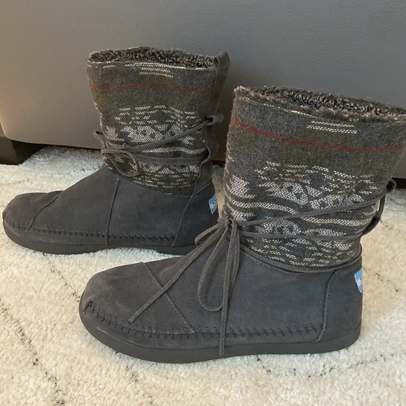 TOMS boots - Picture 2 of 6